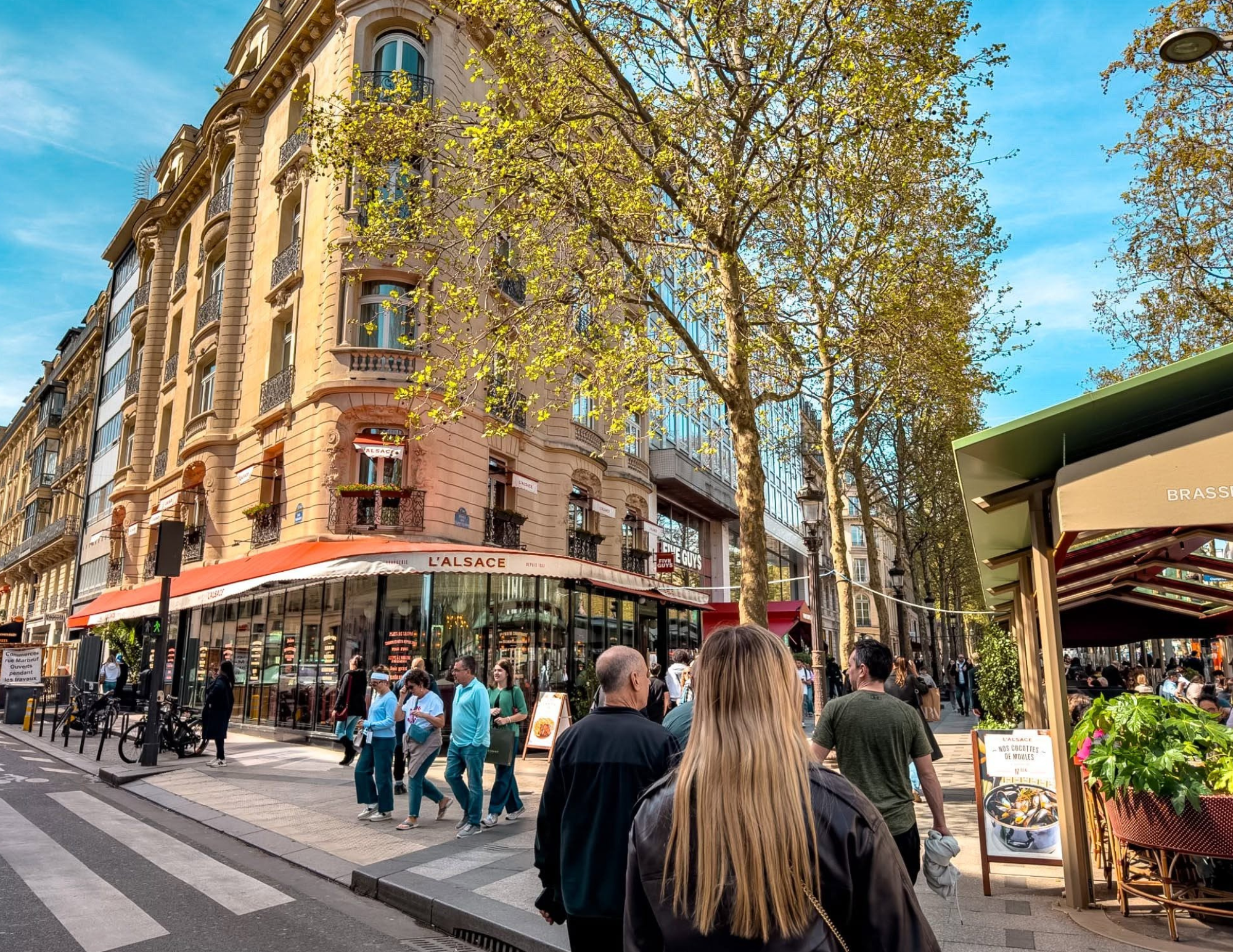 Paris Travel Guide (8).png